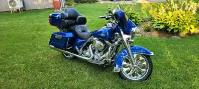 2009 HD Electra Glide Classic 94,270 kms Rare Flame Blue HD paint. 96 cubic inch (1584cc) stock moto...