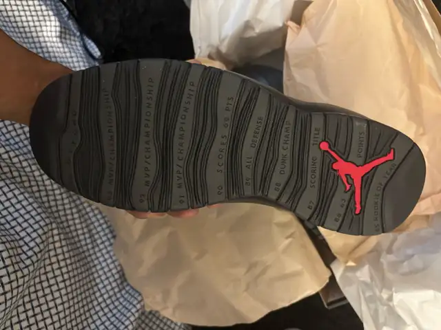 Jordan 10’s size 10.5 in Men's Shoes in Oshawa / Durham Region - Image 6