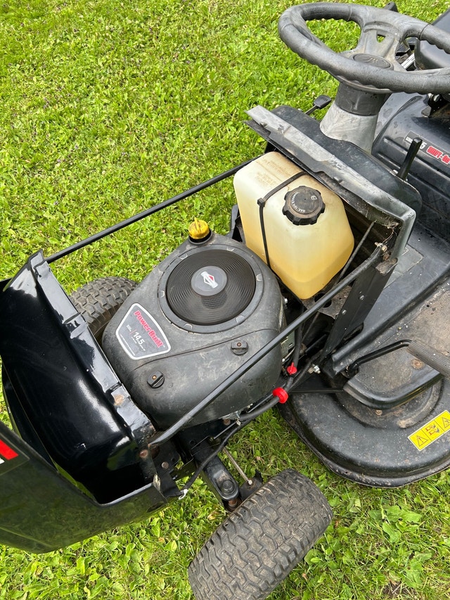 Riding lawn mower Lawnmowers & Leaf Blowers Thunder Bay Kijiji