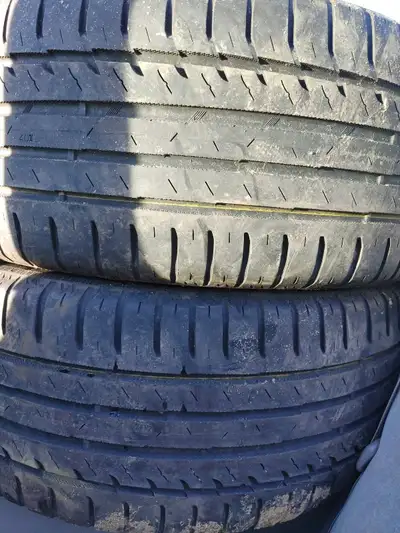 80$ pour les deux pneus été 215/45R18 Nokian à 40% à St Ambroise de Kildare j0k1c0--438-883-1980-