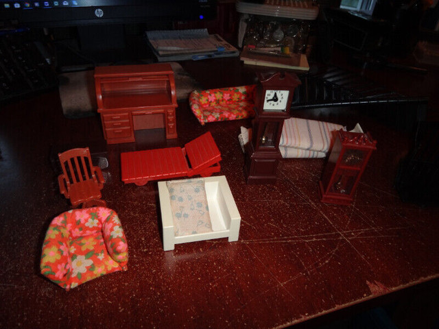 Vintage Fisher Price Dollhouse Doll house accessories & 56 pcs O dans Jouets et jeux  à Victoriaville