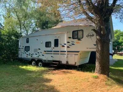 I'm selling a 2009 Fleetwood Orbit fifth wheel, perfect for hunters or anyone looking for a comforta...