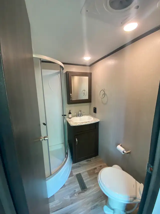 2020 Keystone RV Residence 40 LOFT in Park Models in Kawartha Lakes - Image 8