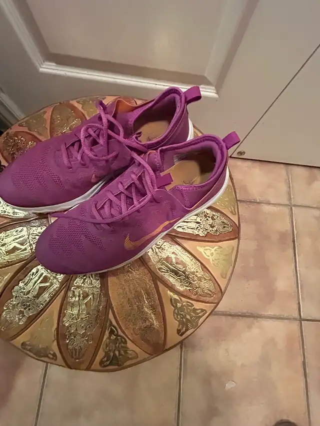 NIKE MESH RUNNING SHOES in Women's - Shoes in City of Toronto - Image 3