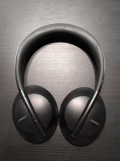 Good condition,price is firm, no box, headphone only, pick up Logan& Gerrard St E