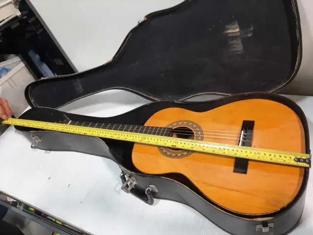 Classical Guitar in Guitars in City of Montréal - Image 3