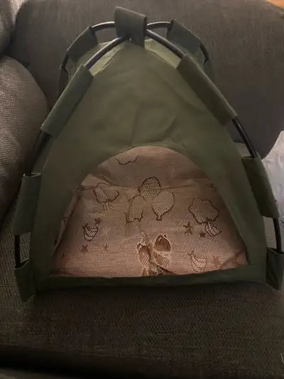 Cozy Pet Tent. 13.77” X 13.77” Pick up only. No holds. $15. Price is not negotiable. Cash only, e-tr...