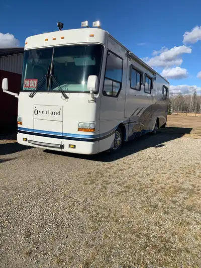 37ft overland Laredo Allison trans cat deisel eng 12ft slide large fri seperat toilet large shower l...
