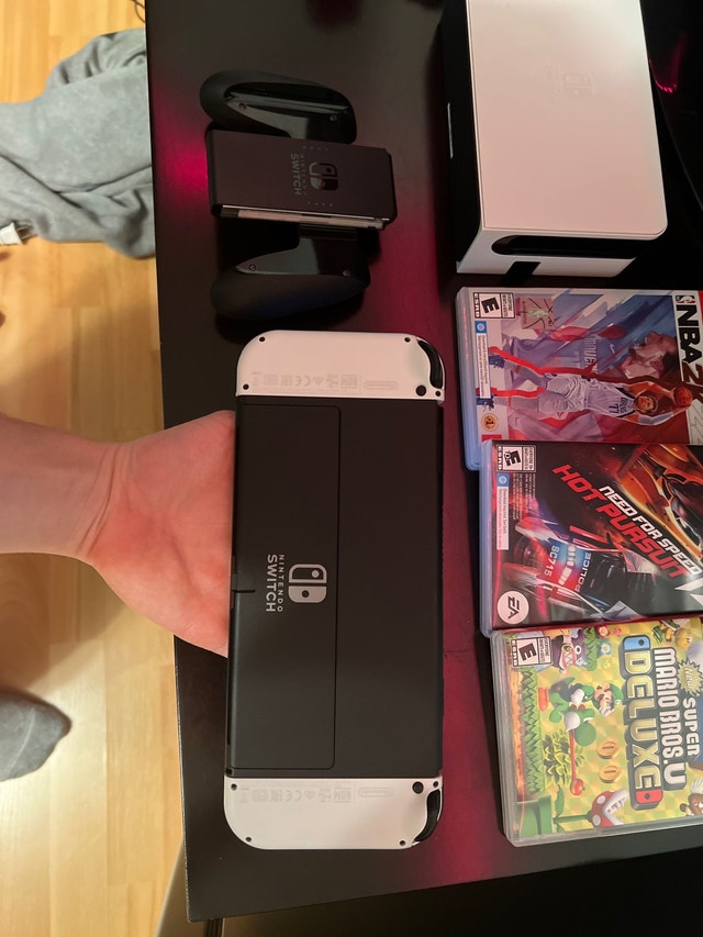 Nintendo Switch OLED Model + 3 games Nintendo Switch Oakville