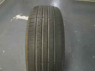1 pneu d'été A PLUS A609 91V En bonne condition Profondeur des rainures: 8/32 Contacter au: 514-292-...