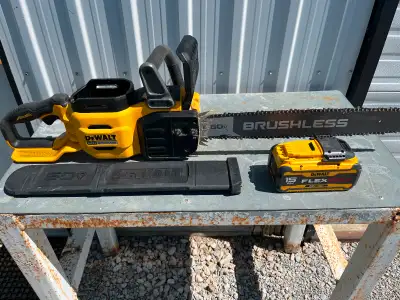 20” Blade Dewalt DCCS677 with 15 Amp 20/60 Volt Battery and charger Job done Used Once Like New