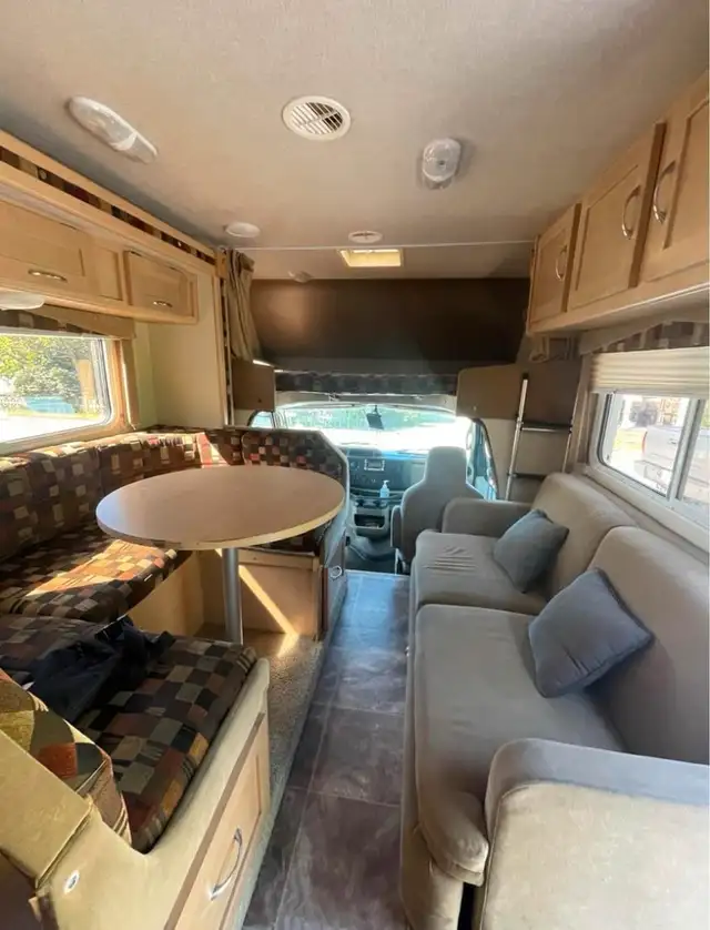 2011 E450 Ford Adventurer in RVs & Motorhomes in Delta/Surrey/Langley - Image 6