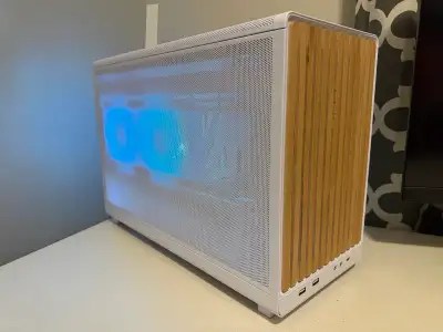 Super clean M-ATX build, offering a compact and powerful machine. PC recently built with lots of new...