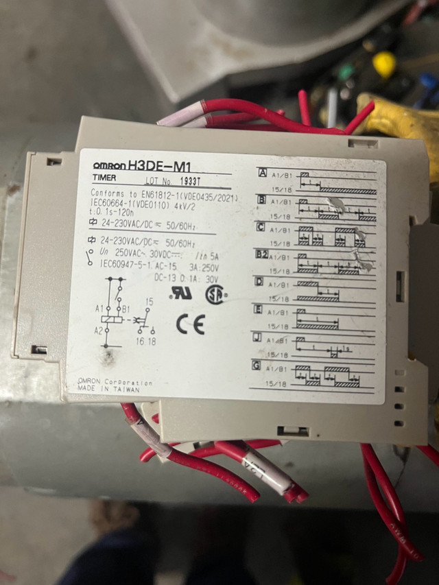 timer , minuteur  , Omron H3DE-M1  électrique dans Appareils électroniques  à Longueuil/Rive Sud