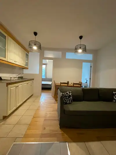 Appartement meublé 3 chambres ou 2 chambres + grand bureau – Plateau Mont-Royal Bel appartement situ...