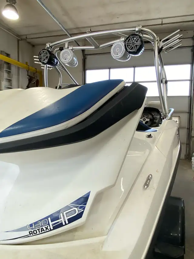 boat and watercraft in Powerboats & Motorboats in Red Deer - Image 5
