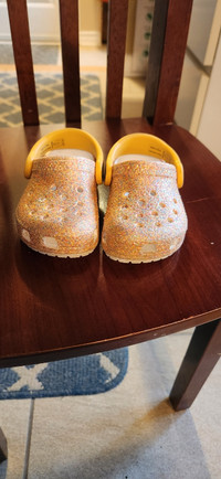 Toddler shoes polo crocs size 4/5 