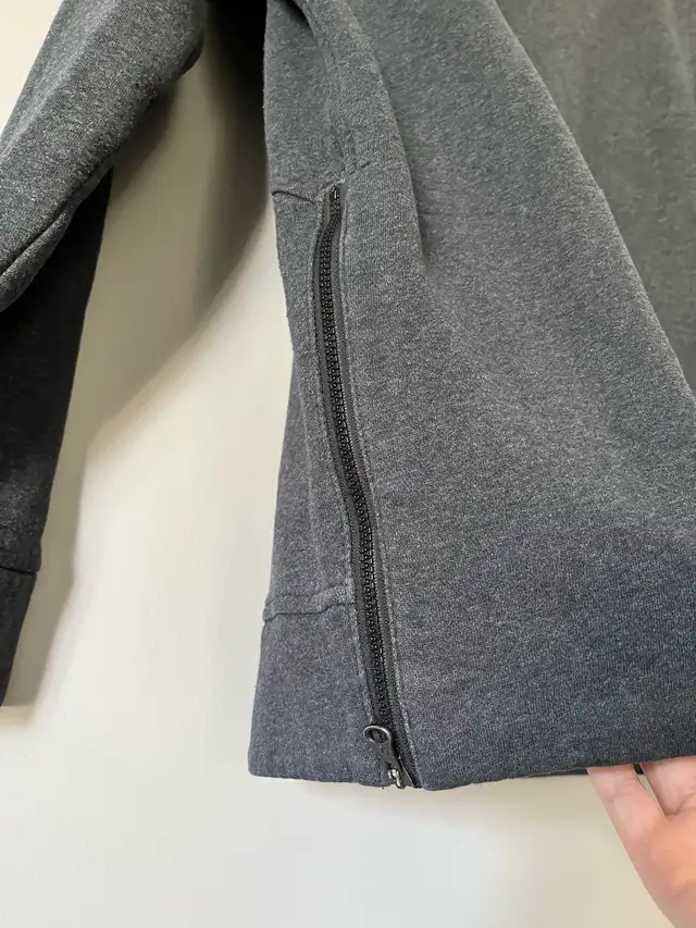 Lululemon Fleece Pullover Hoodie size 6 in Women's - Tops & Outerwear in Calgary - Image 6