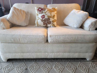 **FREE DELIVERY** LoveSeat in Mint Condition