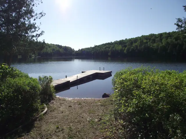 Chalet bord de lac à louer, mini domaine in Quebec in Canada - Image 11