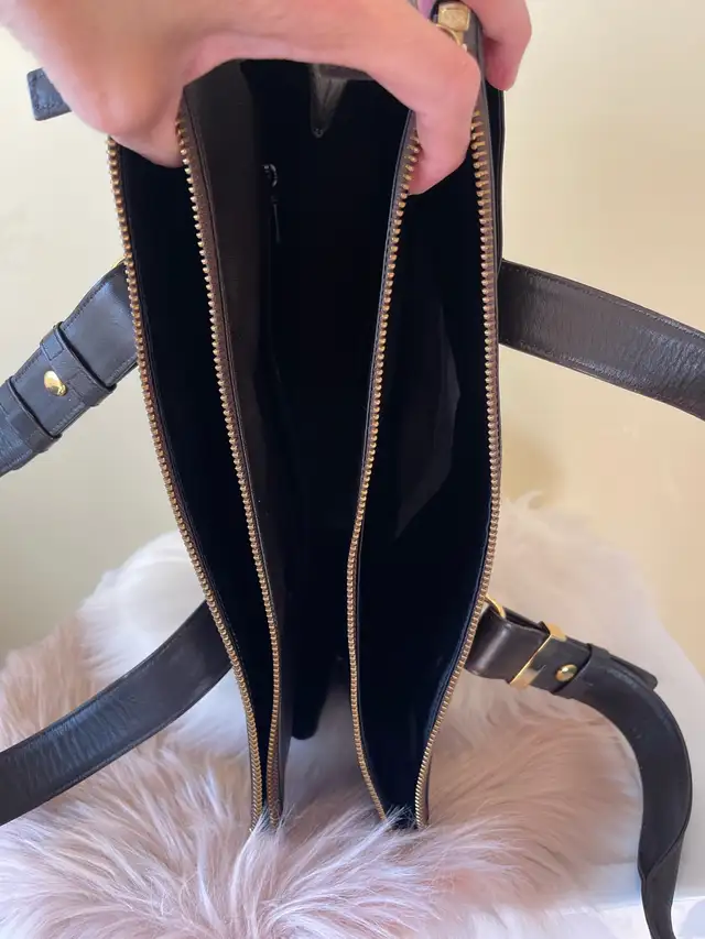 YSL leather tote bag in Women's - Bags & Wallets in City of Toronto - Image 7