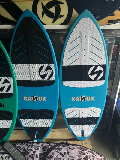 4 surf boards for sale. 2 two Vedder carbon Pro, One Blunt, one Phase 5. Great condition. In Sicamou...