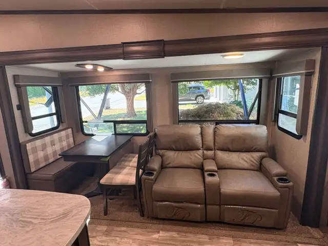 2021 Grand Design Fifth wheel 295RL in Travel Trailers & Campers in Delta/Surrey/Langley - Image 4