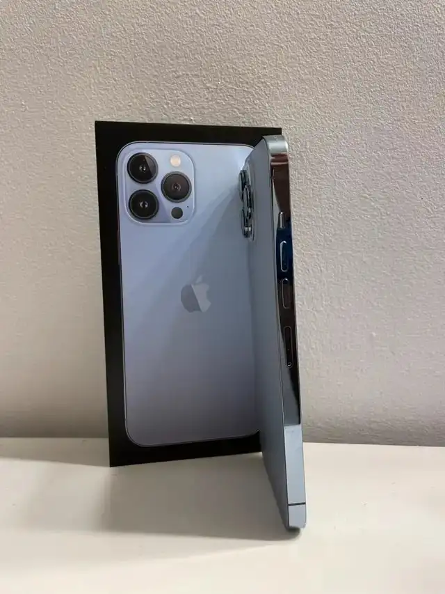 iPhone 13 Pro Max 256GB with Accessories in Cell Phones in Mississauga / Peel Region - Image 2