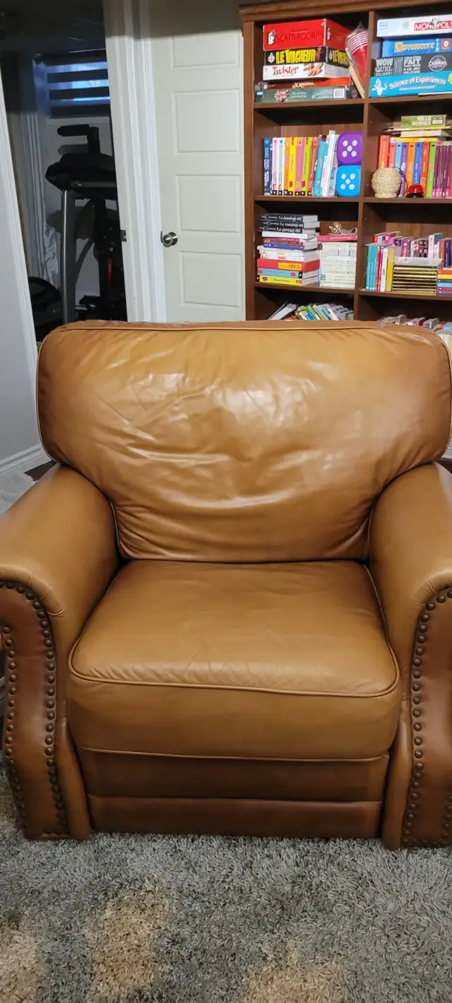 Ensemble de canapé et fauteuil inclinables in Couches & Futons in Trois-Rivières - Image 6