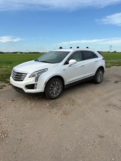 2019 Cadillac XT5 suv, Iike new condition, Original owner, Never smoked, No accidents, but has hail...