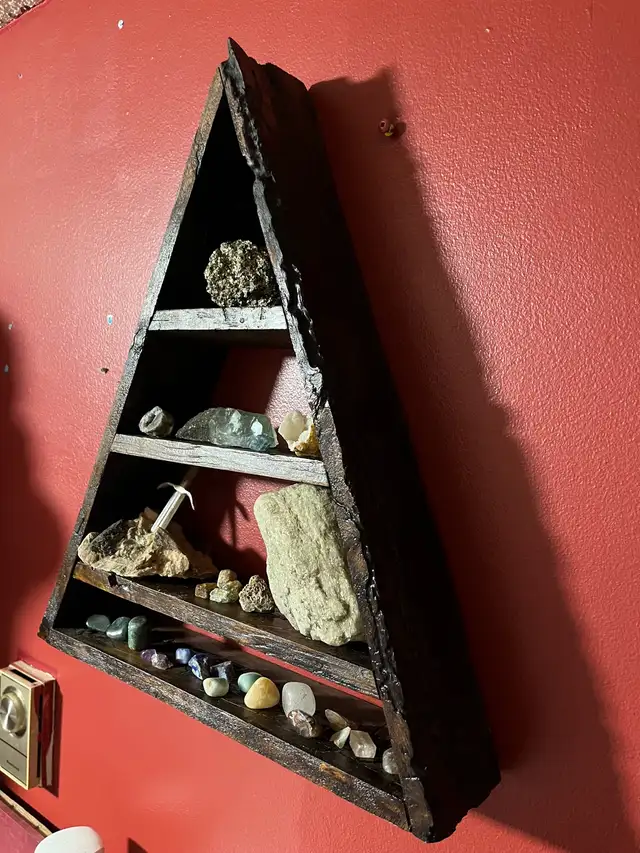 Crystals And Display in Bookcases & Shelving Units in Oshawa / Durham Region - Image 4
