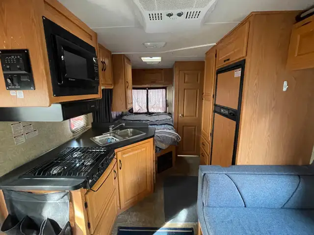 2006. Ford Majestic Motorhome Cutaway  27ft long  Lower price in RVs & Motorhomes in Calgary - Image 5