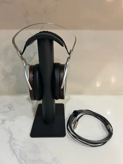 I am selling a pair of used HIFIMAN planarmagnetic headphones. These are the among the best hifi hea...