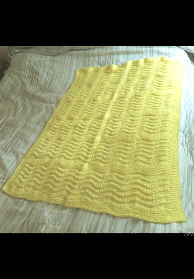 Hand knitted Baby blanket in Clothing - Preemie in Winnipeg - Image 4