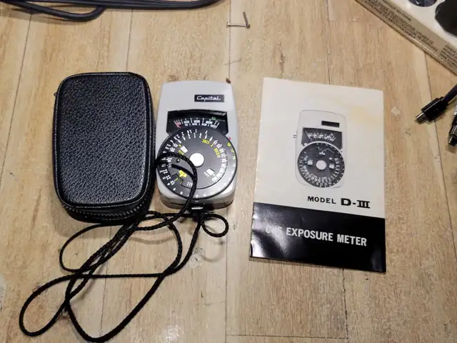 Vintage Capitol D-III Light meter in excellent shape, untested  in Arts & Collectibles in Windsor Region - Image 2