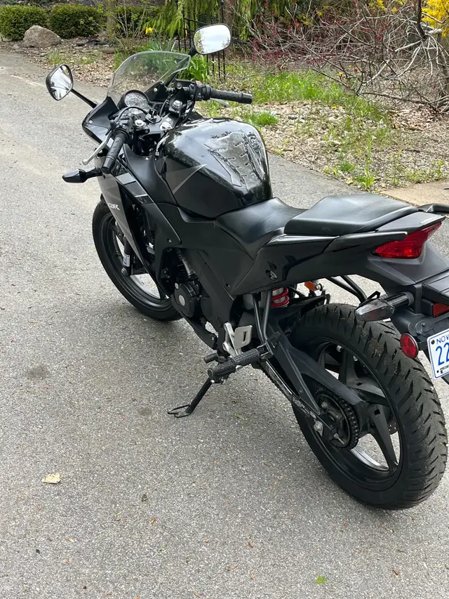 2012 Honda CBR 125R in Sport Bikes in Annapolis Valley - Image 2