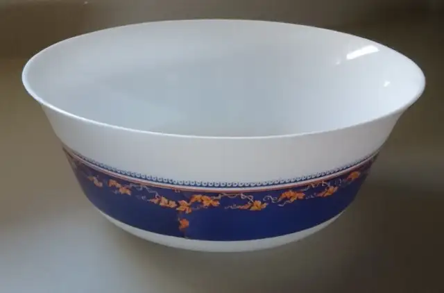 Vintage Rare Arcopal France Milk Glass Bowl with Grapevines in Arts & Collectibles in Oshawa / Durham Region - Image 2