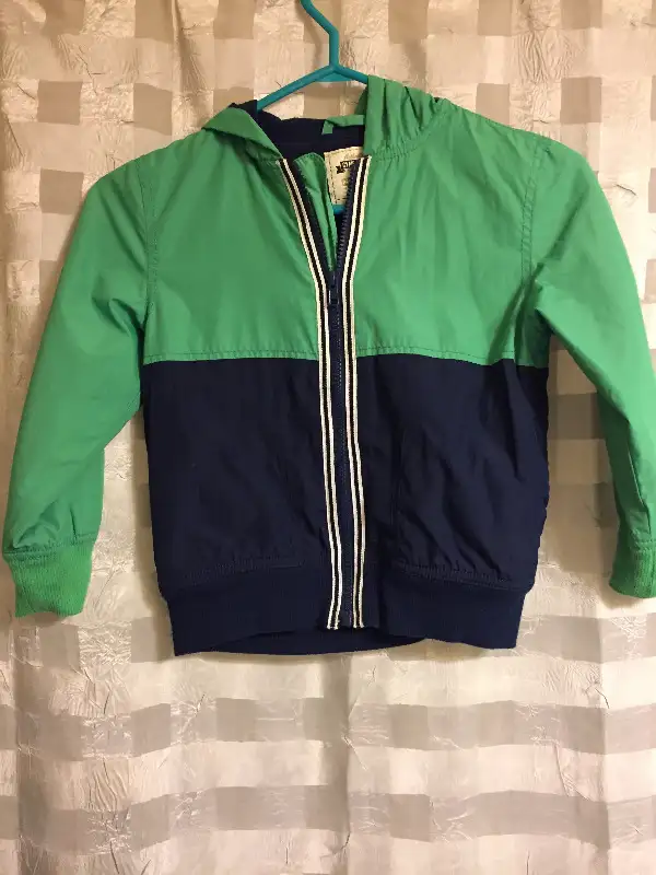 Gymboree boys navy and green wind breaker jacket - 4T - EUC in Clothing - 4T in Calgary - Image 2