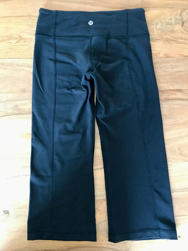 Lululemon Capri Yoga Pant Size 4 dans Femmes - Pantalons et shorts  à Ville de Montréal - Image 2