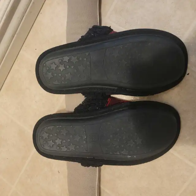 house slippers winter men's 8 in Men's in Calgary - Image 3
