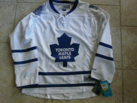 Toronto Maple Leafs Brand New Jersey Womens XL