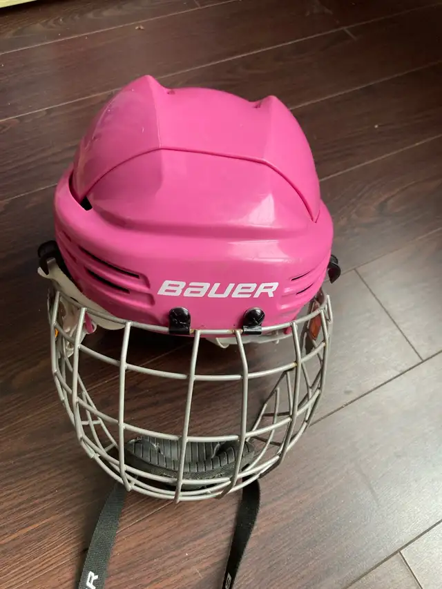 Bauer Hockey Helmet in Hockey in Peterborough - Image 3