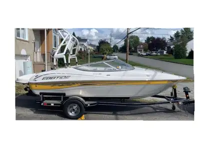 Magnifique bateau EBBTIDE 202 open deck 2009. Moteur Mercruiser 4.3 lt environ 320 hres. Hélice en s...