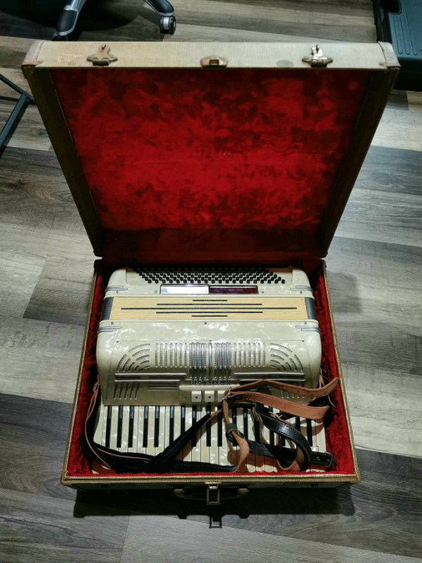 Vintage Universal Accordion in Pianos & Keyboards in Nelson