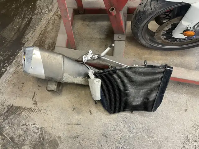 Suzuki gsxr 600/750 parts in Motorcycle Parts & Accessories in London - Image 9