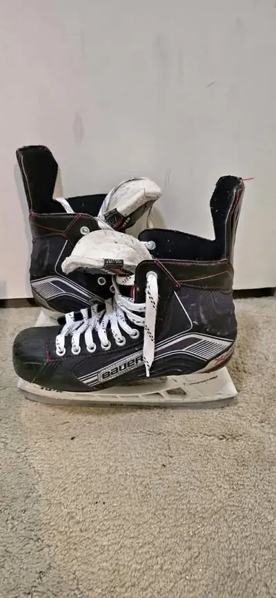 Bauer Hockey Skates – Size 7.5D – Affordable Pair, View more