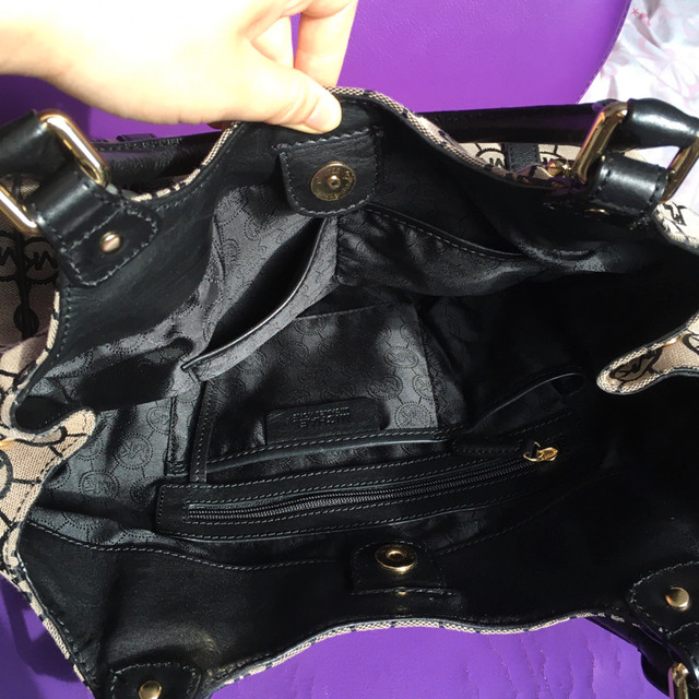 Michael Kors Sac à main Handbag dans Femmes - Sacs et portefeuilles  à Ville de Montréal - Image 3