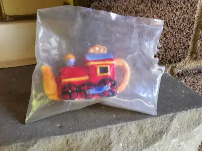 This is a Red Rose Tea mini train tea pot in the original bag and a Red Rose Tea mini Toy Chest....e...