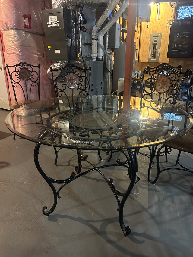 Round Glass Table (6 Chairs)  in Dining Tables & Sets in Oakville / Halton Region - Image 3