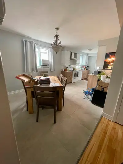 Spacious 5 1/2 For Rent / A Louer - Lasalle WITH PARKING